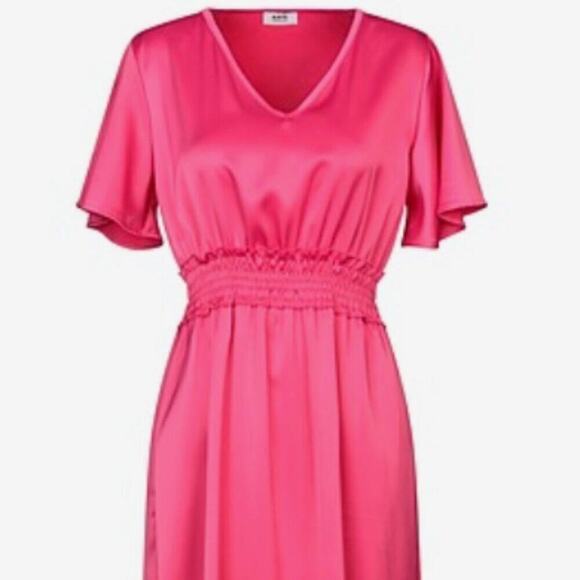 Elegant Pink Midi Dress - Picture 2 of 10
